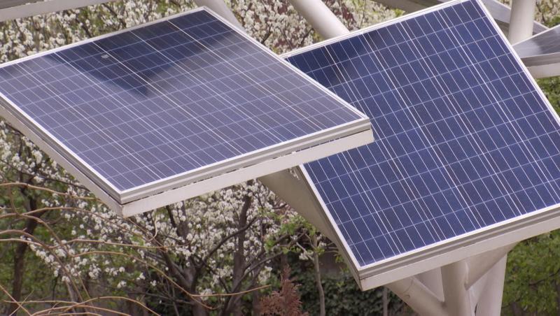 Al 2-lea an fără Casa Verde. Românii își instalează panouri solare pe banii lor: "Birocraţia ne limitează"