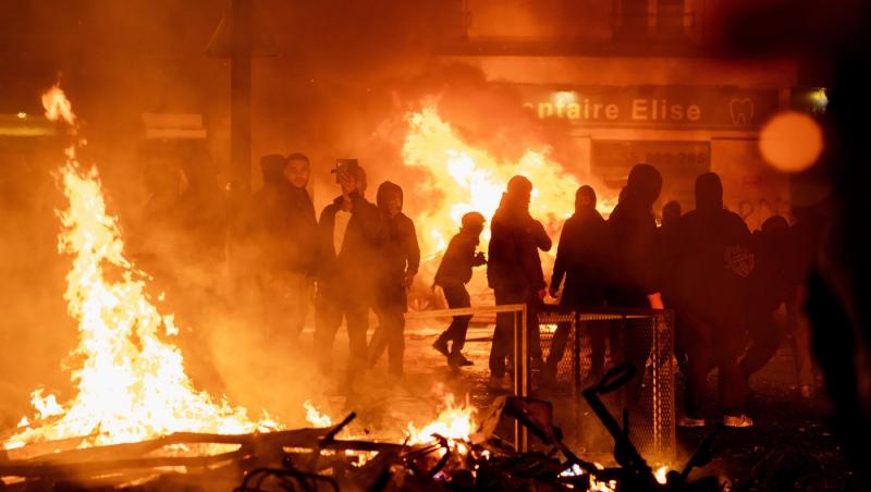 Macron interzice protestele "ilegitime". Sâmbătă se anunţă manifestaţii de stradă uriaşe