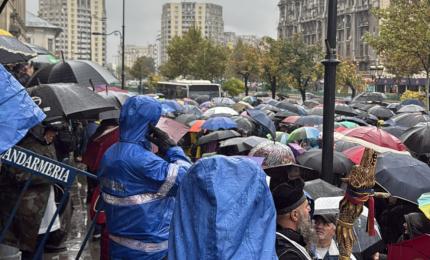 Susținătorii lui Călin Georgescu au blocat traficul lângă Curtea de Apel, unde se decide dacă rămâne în arest