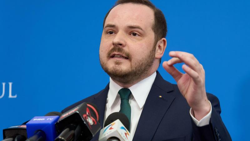 Rogobete caută bani pentru tratamentele bolnavilor de cancer: "Au tăiat cu barda de sus până jos"