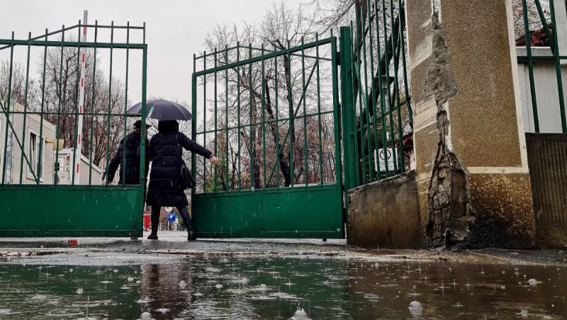 Cod galben de ploi în mai multe judeţe până miercuri. Cât va ține episodul de vreme rea