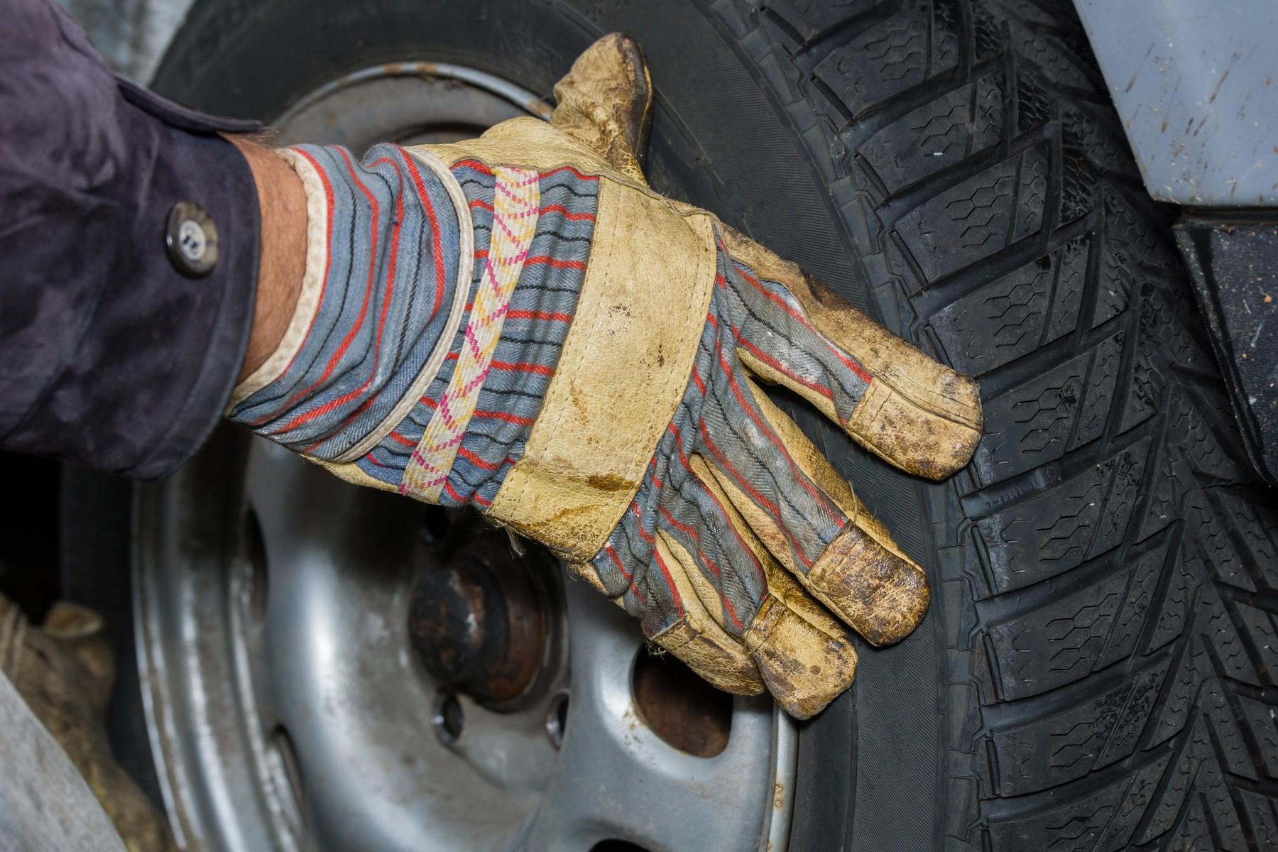 Anvelopele de vară trebuie schimbate cu cele de iarnă când temperatura scade sub 7grade Celsius