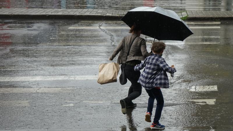 Ploile pun stăpânire pe sudul țării. Cod galben în București și alte 7 județe