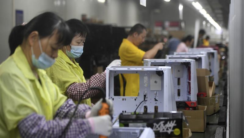 Scumpirea componentelor forţează producătorii de PC-uri înapoi în China. Expansiunea AI, unul dintre motive