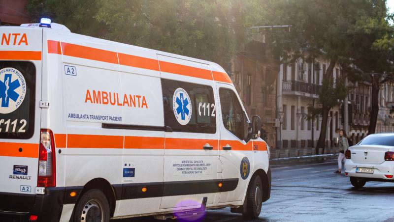 Un copil de 10 ani a rămas fără un deget după ce și l-ar fi prins în scara bazinului de înot, în Argeş