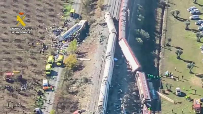 Cum s-a produs catastrofa din Spania. Cel puţin 30 de morţi după ce două trenuri de mare viteză s-au ciocnit