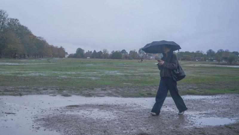 Cât mai țin ploile și cât de mult se răcește vremea în România. Prognoza meteo pe 7 zile