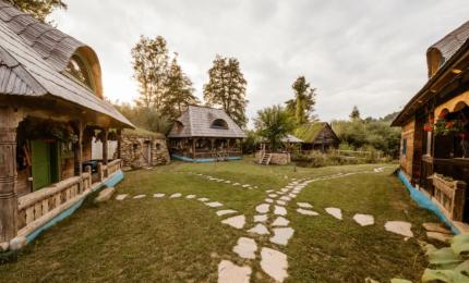 Un "sat" întreg din România, scos la vânzare cu 750.000 de euro. Ce primește cumpărătorul pentru această sumă