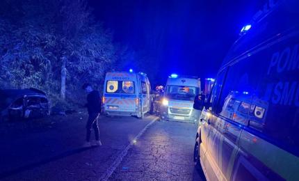 Accident grav între un microbuz şi un autoturism, în Bacău. Cinci persoane au fost rănite