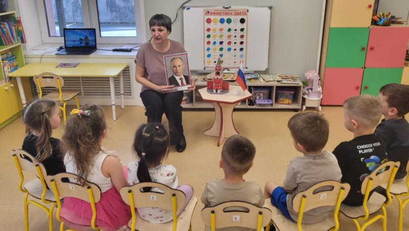 Copii de grădiniță obligați să-l felicite pe Putin de ziua lui și să-i mulțumească pentru "pace"