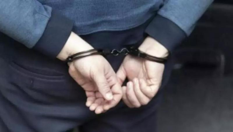 Bărbat de 60 de ani din Argeş, arestat preventiv după ce a lovit două femei cu o bâtă