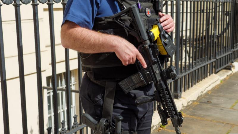 Doi letoni, arestați după ce au pătruns într-o bază militară britanică ce găzduiește centre de informații NATO
