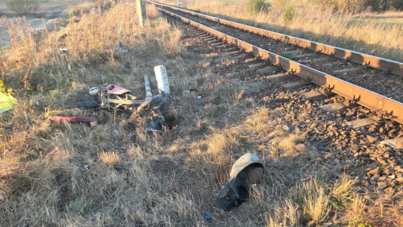 Doi adolescenți au murit după ce motocicleta pe care se aflau a fost lovită de tren, în Harghita