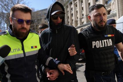 Bogdan Peșchir este escortat de către polițiști în sediul Parchetului General din București, 21 martie 2025