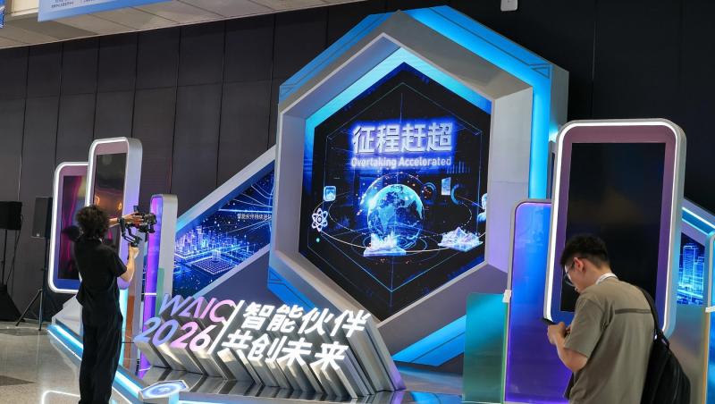 UE testează modele chinezești de inteligență artificială. O companie germană renunță la AI-ul francez Mistral