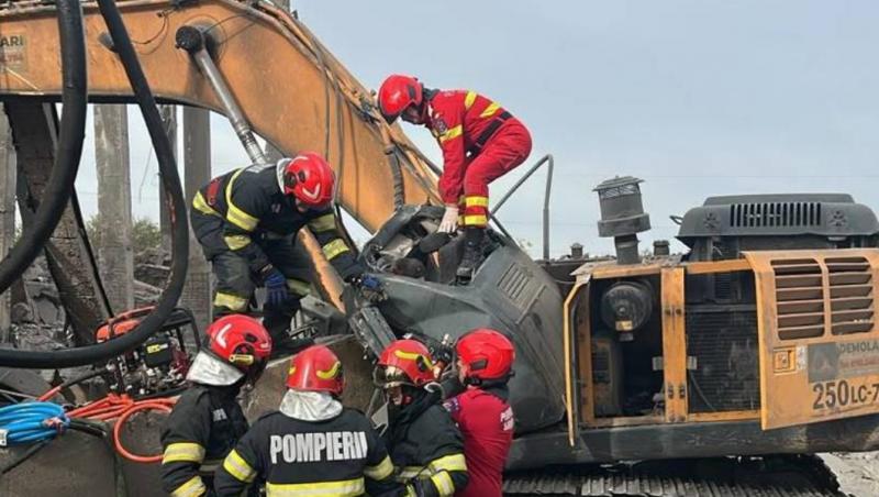 Un bărbat din Dolj a murit după ce o grindă de beton a căzut peste excavatorul în care se afla