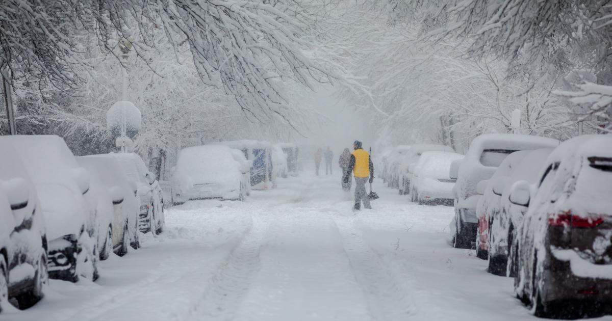 Alerte de ger şi ninsori viscolite în mai multe regiuni, până marţi dimineaţa. Unde vor fi -20 de grade
