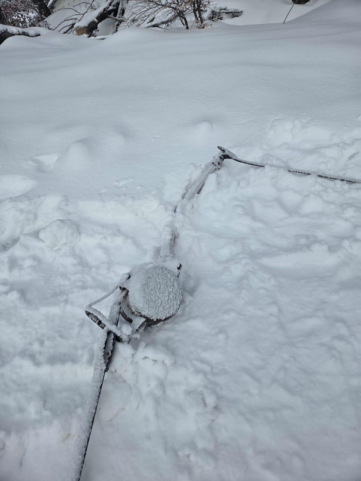 Incident cu repeţitie la cablul instalaţiei de teleschi din Semenic. "Nu înţelegem de ce doar pe pârtia aceea"