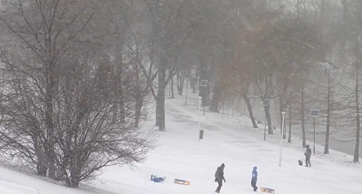 Valul de ger siberian a adus temperaturi şi de -16 grade. De când se încălzeşte