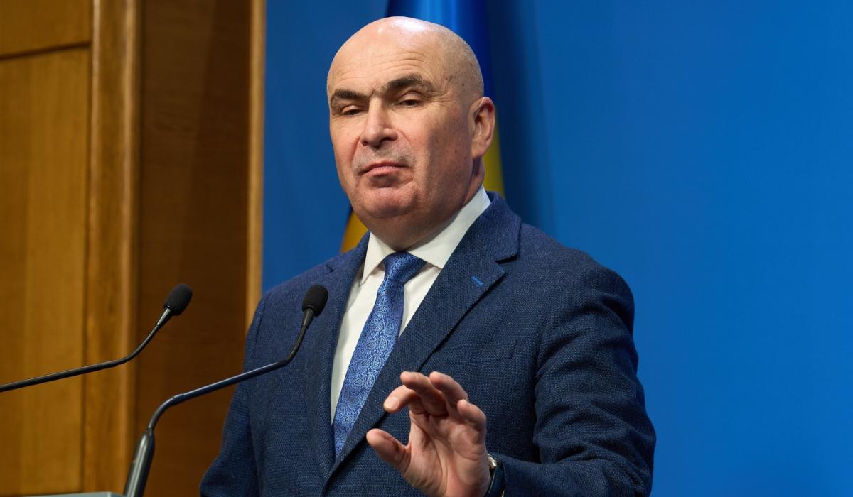 Bolojan vrea ca medicii școliți pe banii statului să lucreze în ţară câţiva ani. Cât de realistă e propunerea