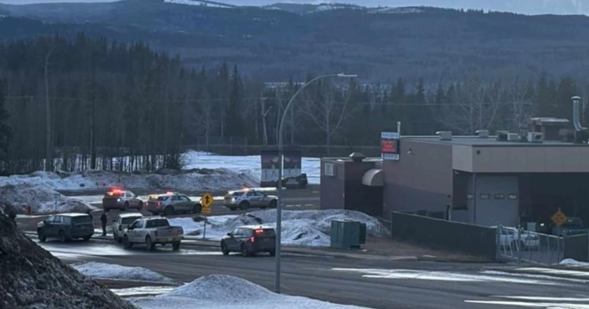 Autorul atacului din Canada s-a sinucis. Martorii spun că purta o rochie când a deschis focul