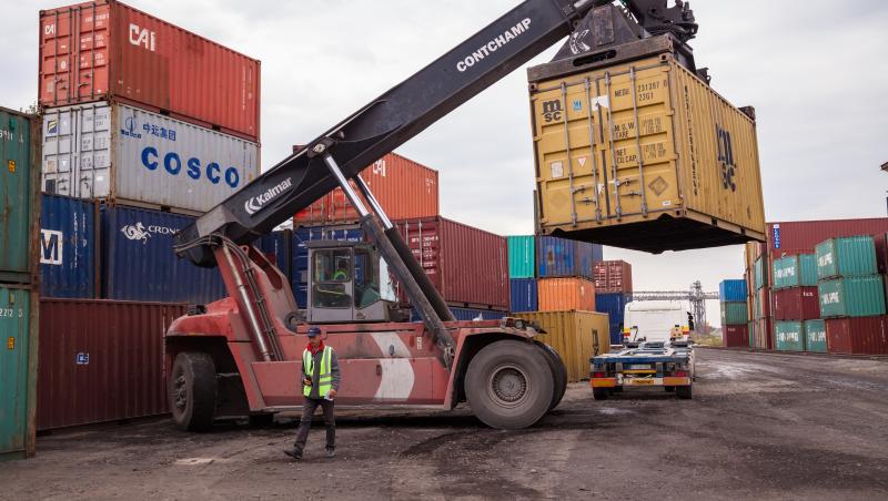 Rom&acirc;nia preia administrarea celui mai mare port din Republica Moldova