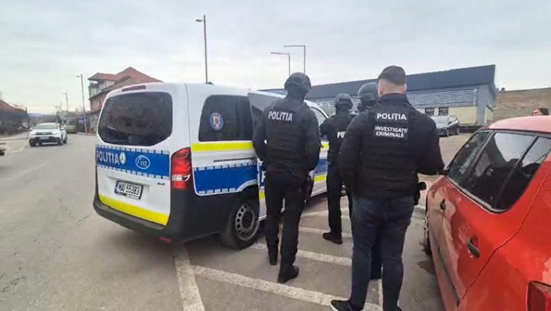 Mama fetiţei care a ajuns la spital cu lovituri la cap, reţinută alături de iubitul ei