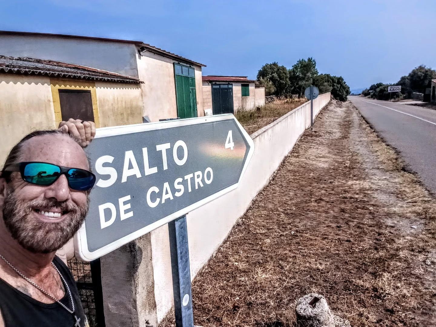 A găsit un sat abandonat pe internet și l-a cumpărat pentru 310.000 euro. Visul unui antreprenor american