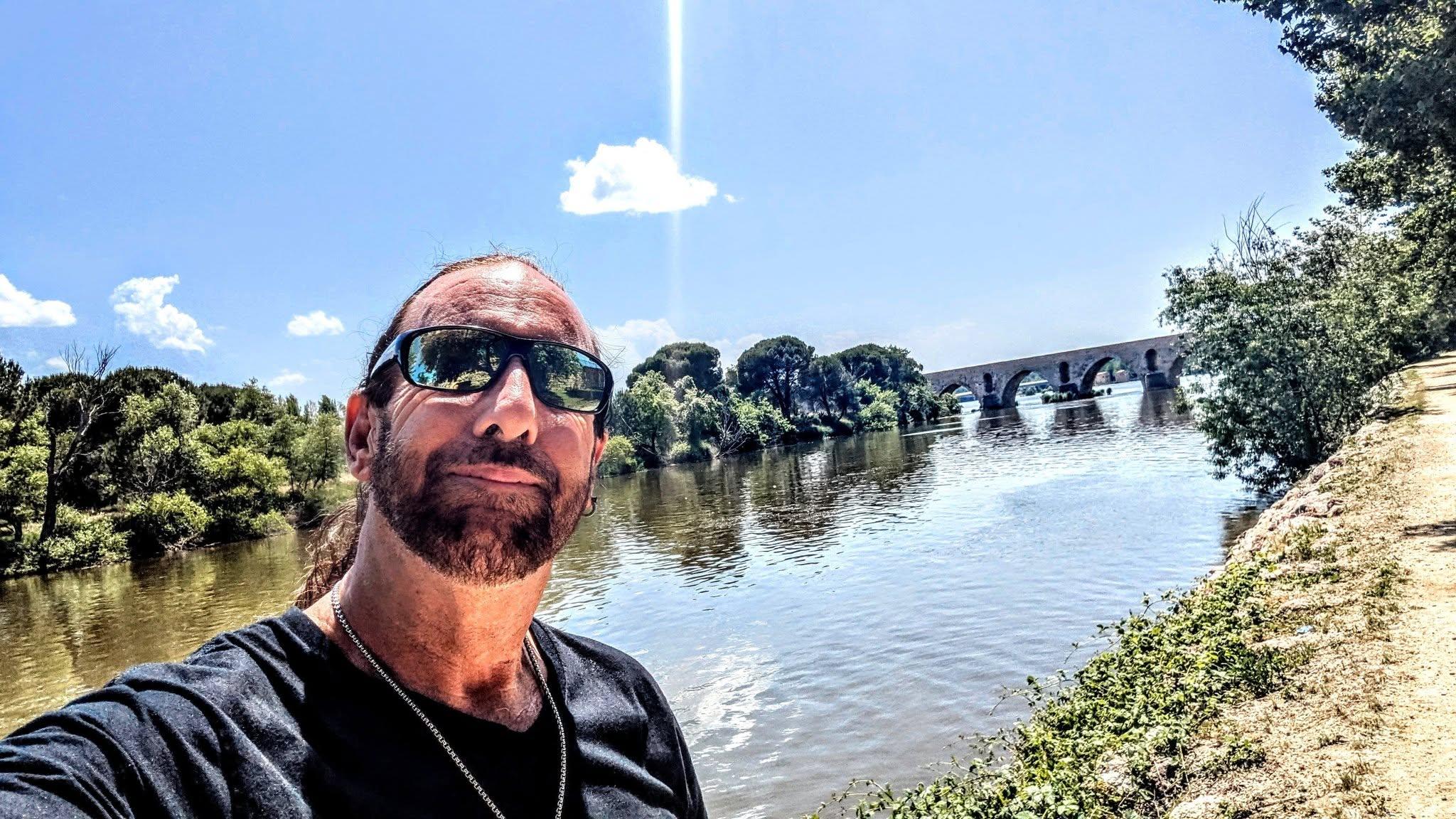 A găsit un sat abandonat pe internet și l-a cumpărat pentru 310.000 euro. Visul unui antreprenor american