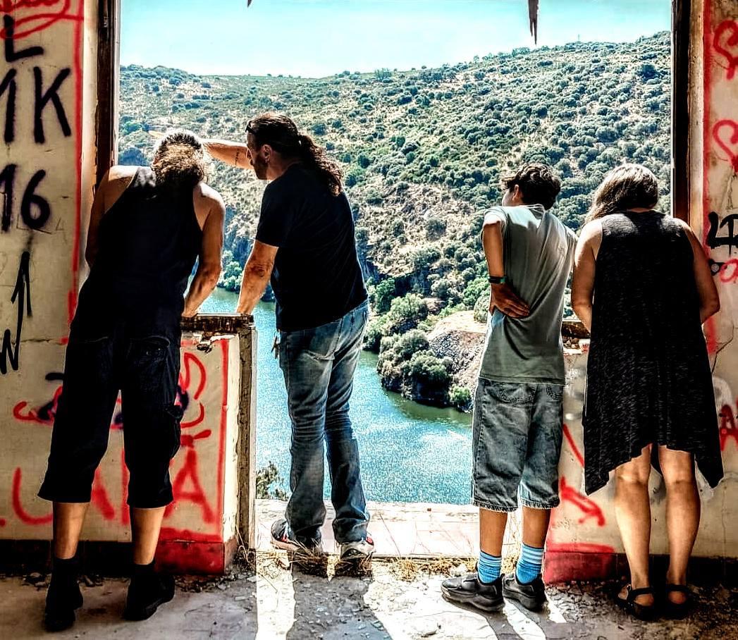 A găsit un sat abandonat pe internet și l-a cumpărat pentru 310.000 euro. Visul unui antreprenor american