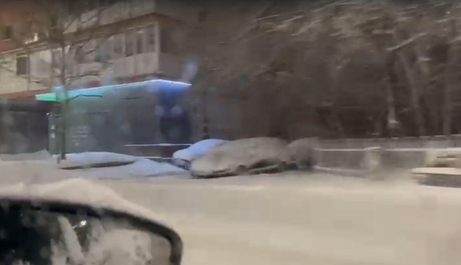 Viscol extrem în România: Cod roșu în Capitală și zăpadă de 50 cm. Alte zeci de județe afectate