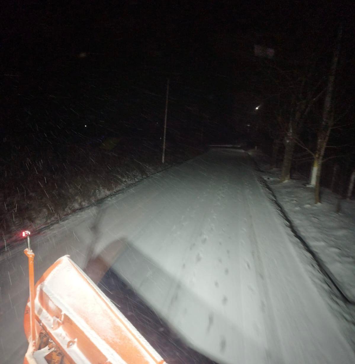 Viscol extrem în România: Cod roșu în Capitală și zăpadă de 50 cm. Alte zeci de județe afectate