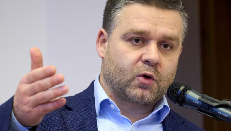 Ciucu dă vina pe primarii de sector, după ce iarna a blocat Capitala: "Doar ei au operatori de salubrizare"