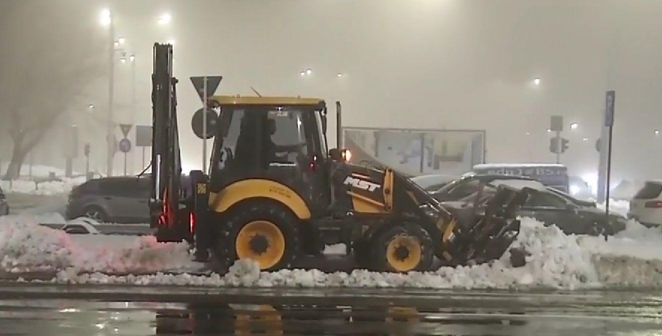 După ninsoarea record, Bucureștiul este încă îngropat în zăpadă: "Nu am mai trăit aşa ceva de la 12 ani"