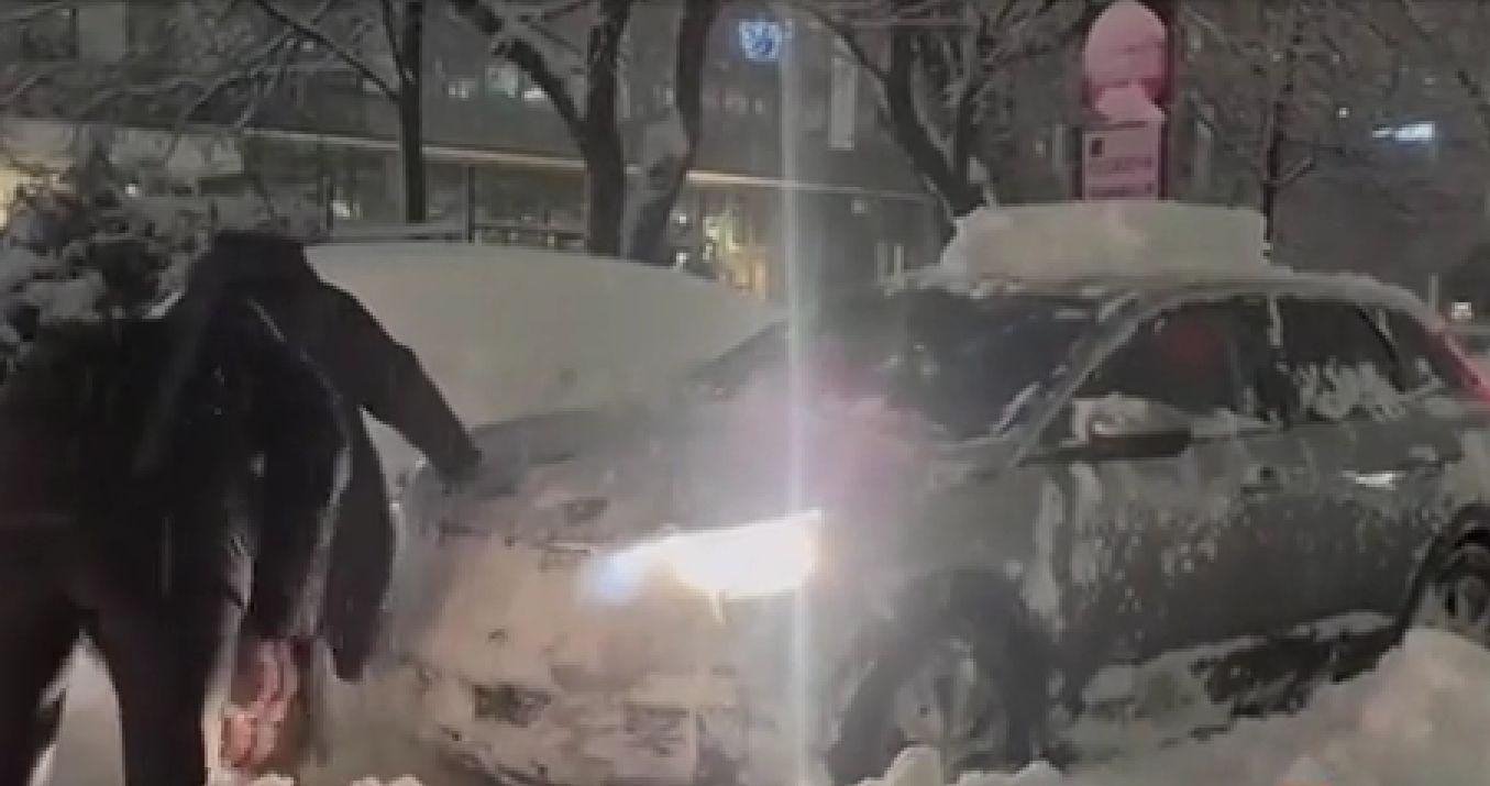 După ninsoarea record, Bucureștiul este încă îngropat în zăpadă: "Nu am mai trăit aşa ceva de la 12 ani"