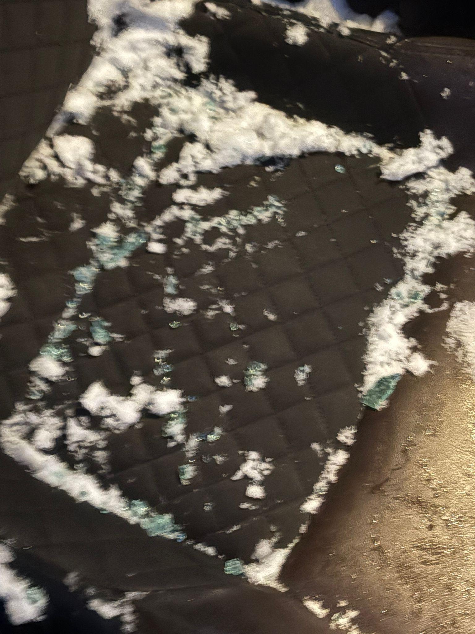 Jaf într-un complex rezidenţial din zona Pipera. Oamenii şi-au găsit maşinile sparte în parcare