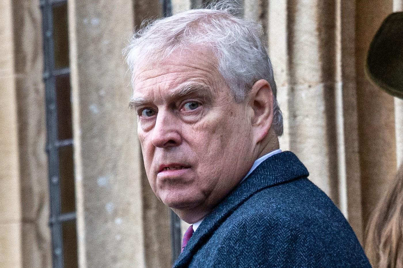 Fostul Prinţ Andrew, arestat pentru că ar fi divulgat informații confidențiale lui Jeffrey Epstein