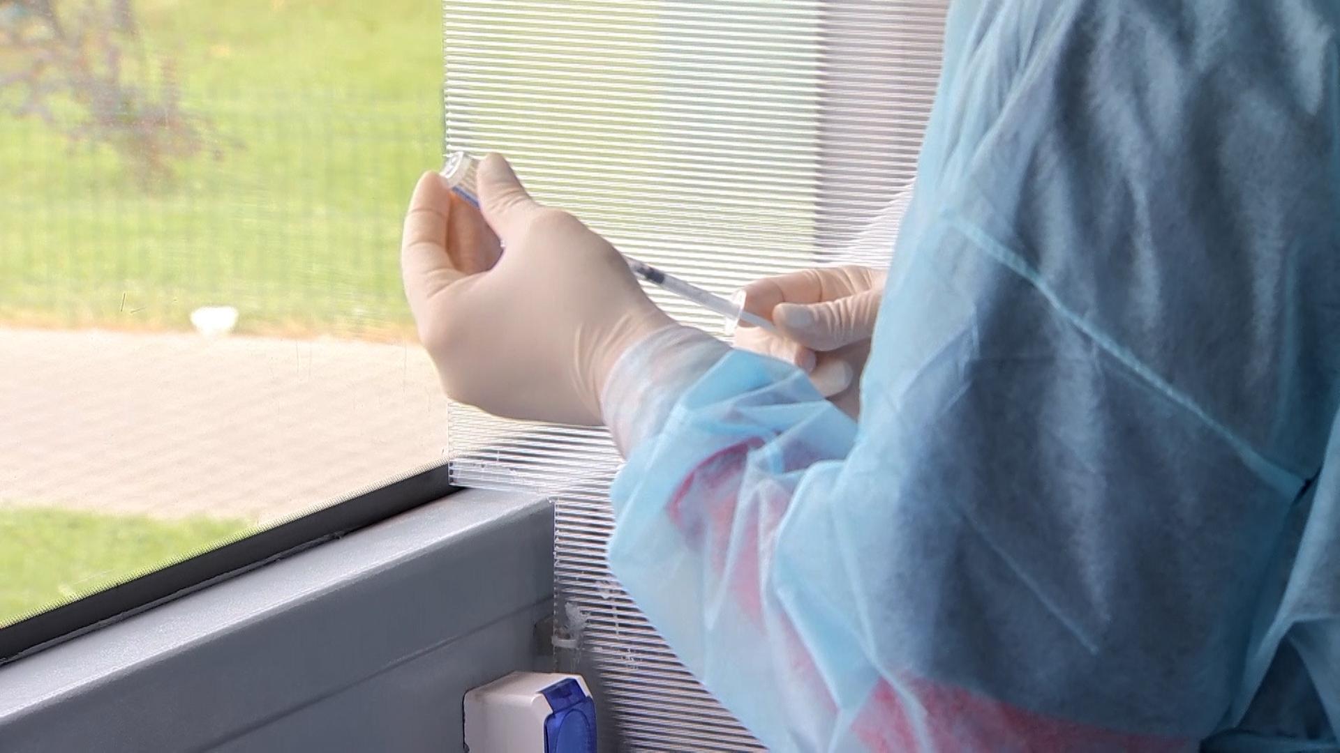 Au explodat cazurile de meningită la copii, după ce vaccinarea a scăzut. De ce refuză părinţii imunizarea