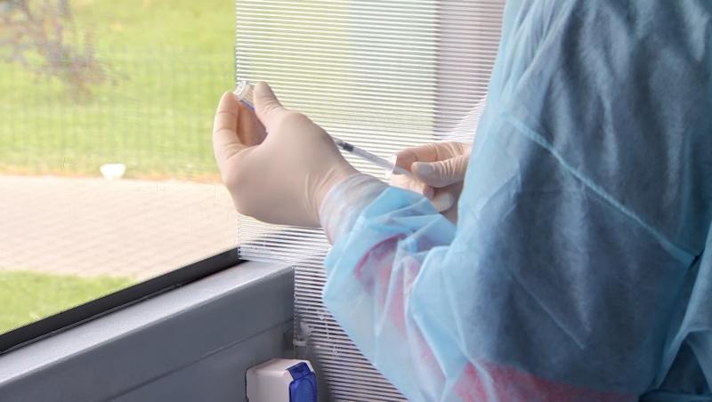 Au explodat cazurile de meningită la copii, după ce vaccinarea a scăzut. De ce refuză părinţii imunizarea