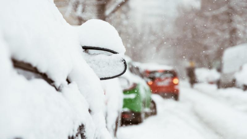 Iarnă &icirc;n toată regula pentru jumătate de ţară. Avertizările meteorologilor