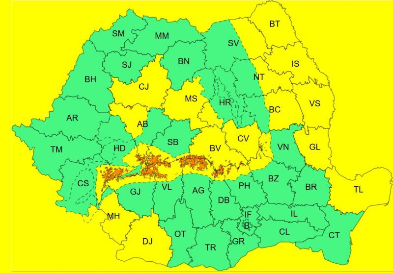 Aproape jumătate din țară intră sub cod portocaliu și galben de viscol în zona montană