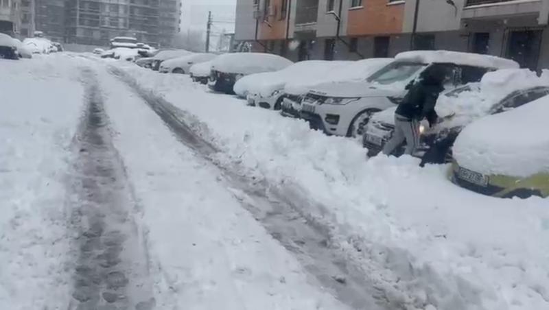 Revin ninsorile &icirc;n București. Minimele ajung la - 2 grade