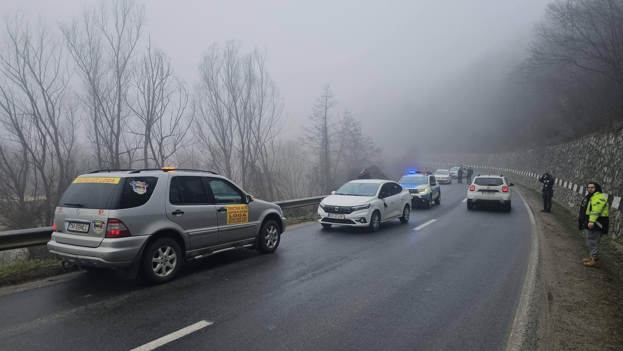 Un profesor din Caraș-Severin a tamponat mașina fostei iubite și a fugit. Avea interdicție să se apropie de ea