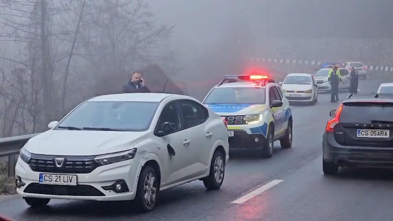 Un profesor din Caraș-Severin a tamponat mașina fostei iubite și a fugit. Avea interdicție să se apropie de ea