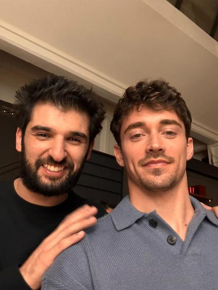 Juratul Chefi la cuțite Chef Richard Abou Zaki filmează la Milano cu pilotul F1 Charles Leclerc