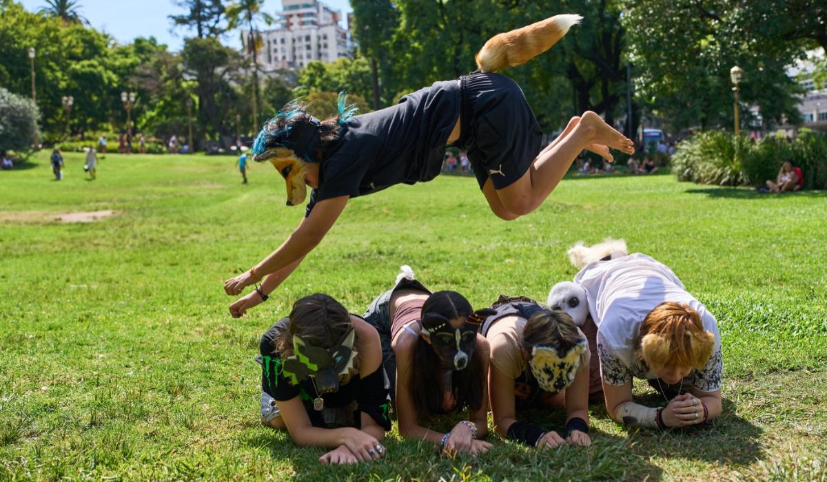 Cum arată o adunare a "therienilor", copiii care se consideră animale