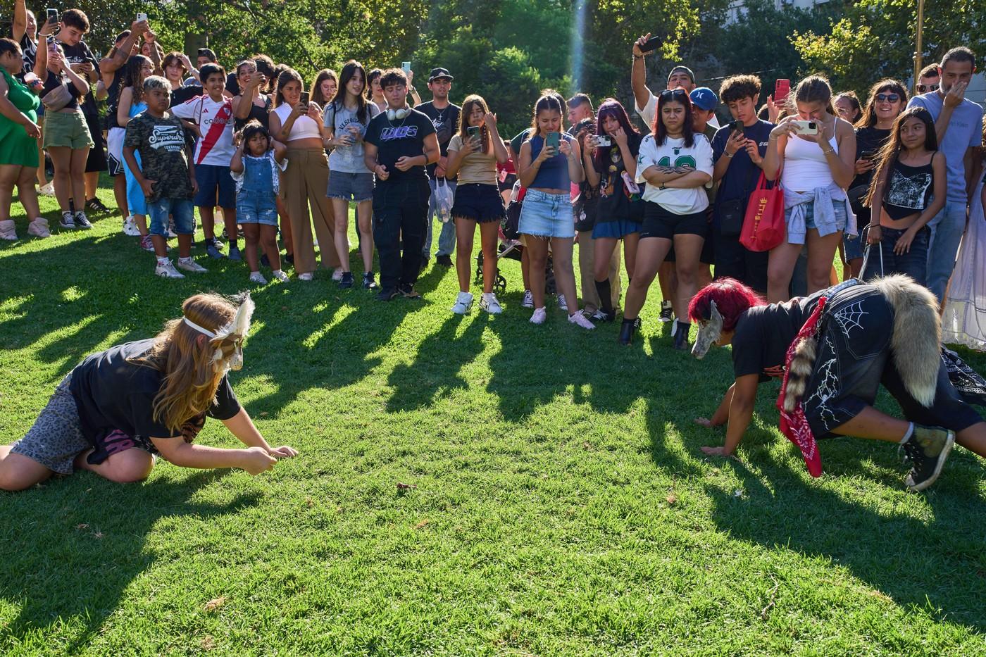 Cum arată o adunare a "therienilor", copiii care se consideră animale