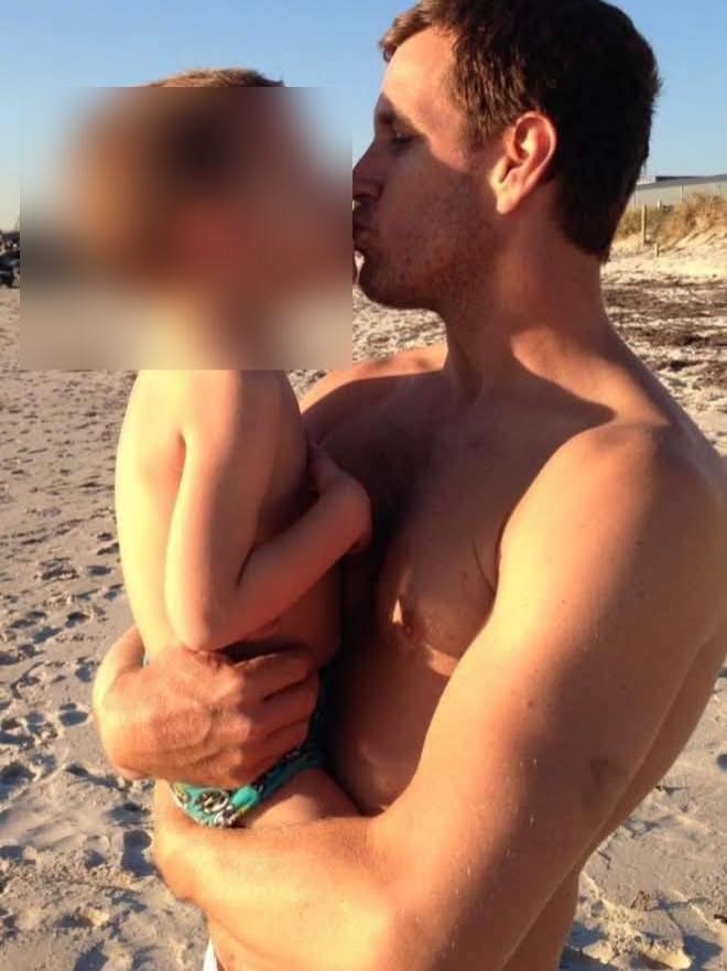 Doi părinți neputincioși și-au ucis fiii cu autism sever și s-au sinucis. Nici animalele familiei nu au scăpat