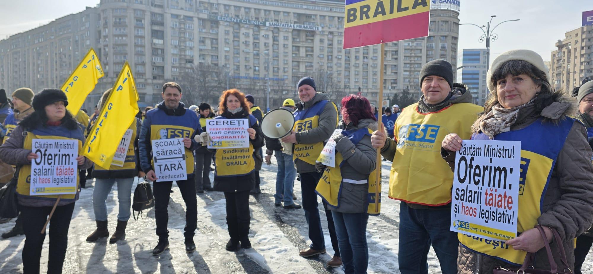 A început protestul sindicaliştilor din Educaţie în faţa Guvernului: "Căutăm ministru, oferim salarii tăiate"