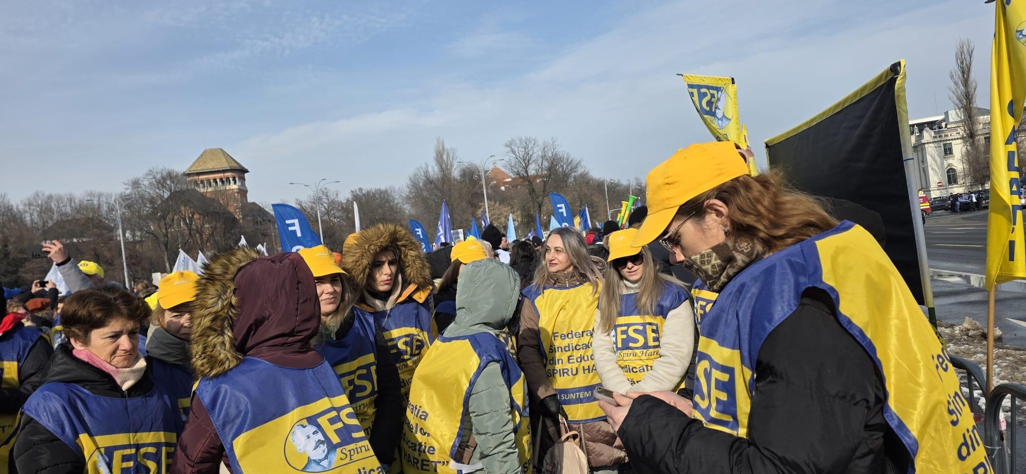 A început protestul sindicaliştilor din Educaţie în faţa Guvernului: "Căutăm ministru, oferim salarii tăiate"